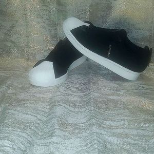 ADIDAS SHOES. ( BOYS)